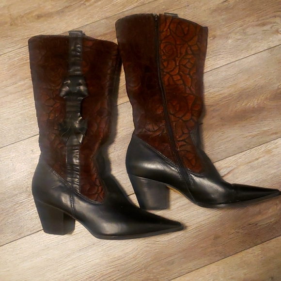 Shoes - Western Cowboy boots brown and black with faux fur on the outside. from brazil.